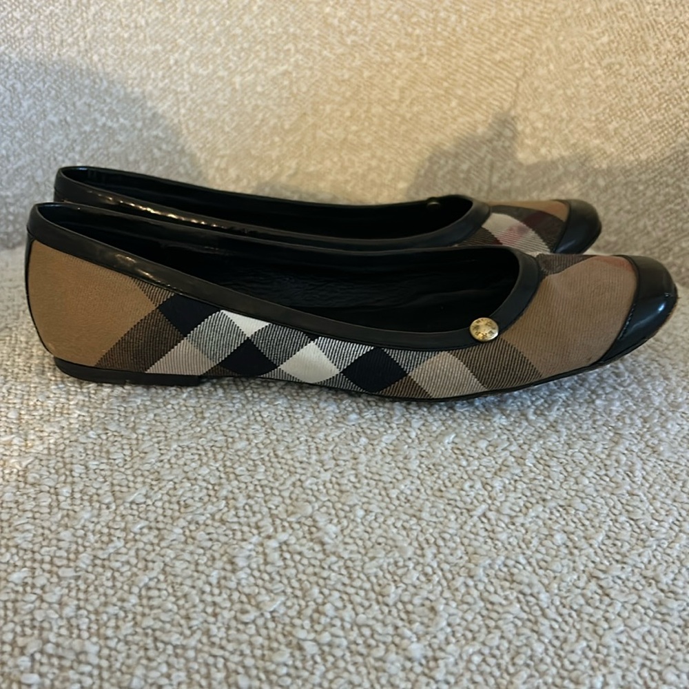 Burberry flat